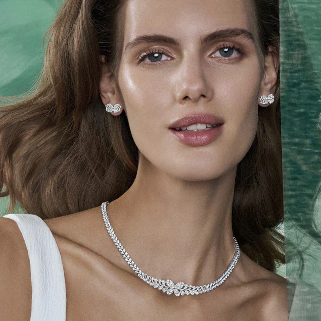 グラフが描く光の飛翔、新バタフライキャンペーンで開花する色彩と光のシンフォニー