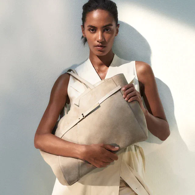 BOSS ウィメンズが提案する春夏ワードローブ、期間限定のポップアップストアを伊勢丹新宿店で開催