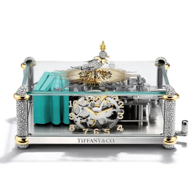 ティファニー 時間を慈しむ贅沢、最新作「シンギング バード オン ア クロック」が奏でるダイヤモンドと機械仕掛けの魔法
