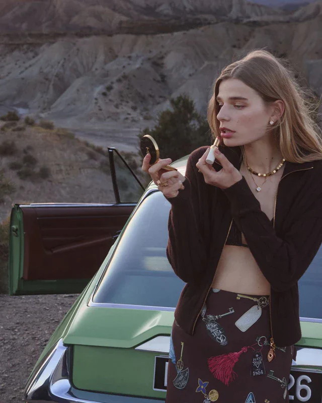 ルイ・ヴィトンの伝統が宿るマヒナ・モチーフ、旅を優雅に彩る新作アクセサリーの誘い