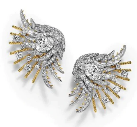レディー・ガガの着用ジュエリー　Earrings in platinum and 18k yellow gold with diamonds of over 6 total carats and diamond accents
