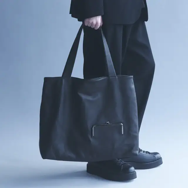 ヨウジヤマモト discord Yohji Yamamoto、「Angular bag」「CLASP」シリーズの新作を5月22日(金)より発売