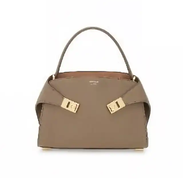 フェラガモ FERRAGAMOアイコンバッグのニューモデル 「ハグ ソフト XS」が登場、職人技が光るミニマルな美しさ
