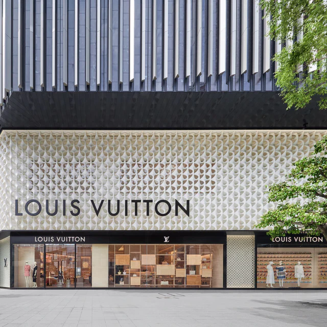 ルイ・ヴィトン 名古屋ランドマーク店オープン、その圧倒的な建築美と最新コレクションの全貌