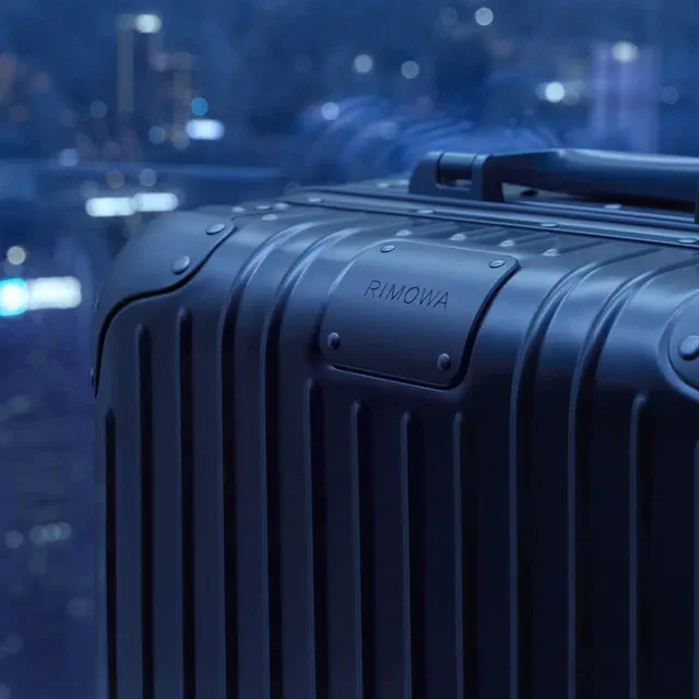 リモワ RIMOWA の人気コレクション「Original」と「Groove」に新色「インクブルー」が登場、アルミニウムからデニムアクセサリーまで揃う新ラインナップ