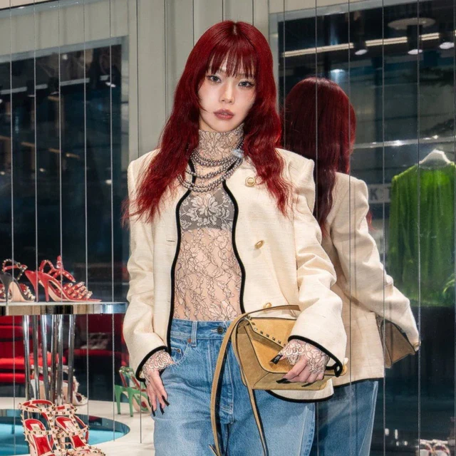 ヴァレンティノ銀座で開催中の「ロックスタッズサロン」にアイナ・ジ・エンド、井桁弘恵、百田夏菜子が来場