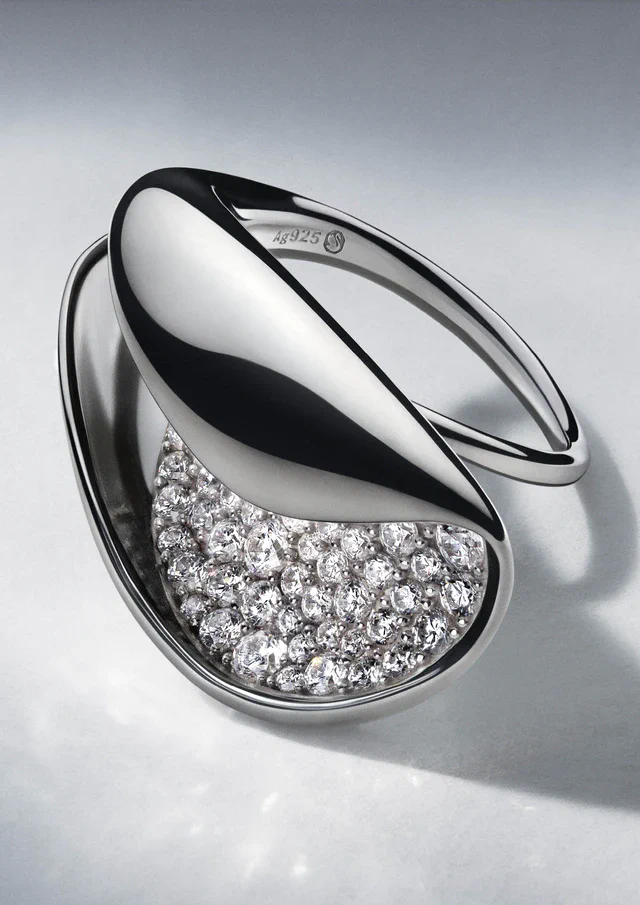 スワロフスキーの「Swarovski Classica」、ジョバンナ・エンゲルバートが仕掛ける現代ジュエリーの新章