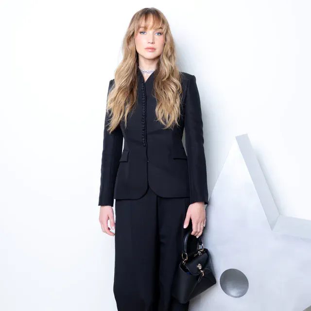 ディオールを纏うジェニファー・ローレンスとプリヤンカー・チョープラー、LVMHプライズ2026で異なるブラックスタイルを披露