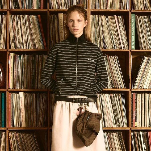 ミュウミュウ ポップアップ ストア「Miu Miu Vinyl Club」を開催、レコードの記憶と新作バッグが出会う特別な空間