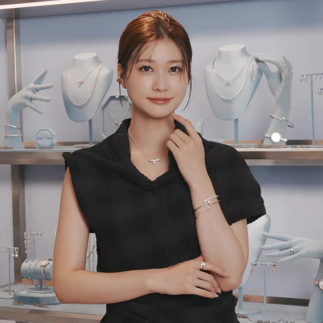 スワロフスキー Swarovski 東京・表参道ポップアップストアに、生見愛瑠、星乃夢奈、ONE OR EIGHTが来場