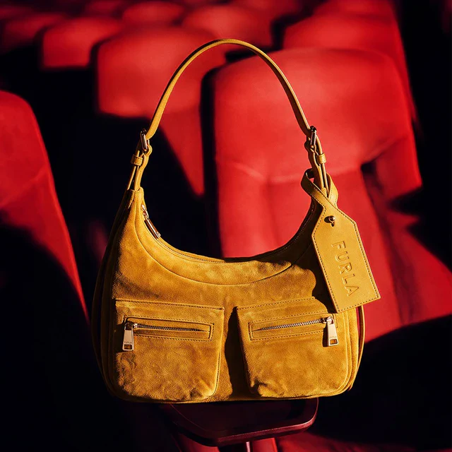 フルラ FURLA がミラノで「FURLA CINEMANIA」を開催、スカラ座を望む空間で発表した新アイコン「Furla Lynette」