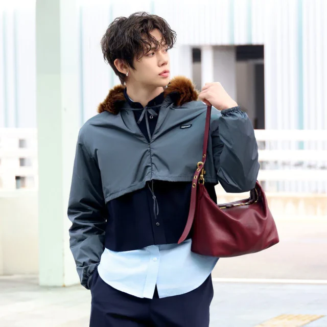 ミュウミュウ パリへ向かうYeonjun(TOMORROW X TOGETHER)、「スピリット」バッグ完成した旅スタイル